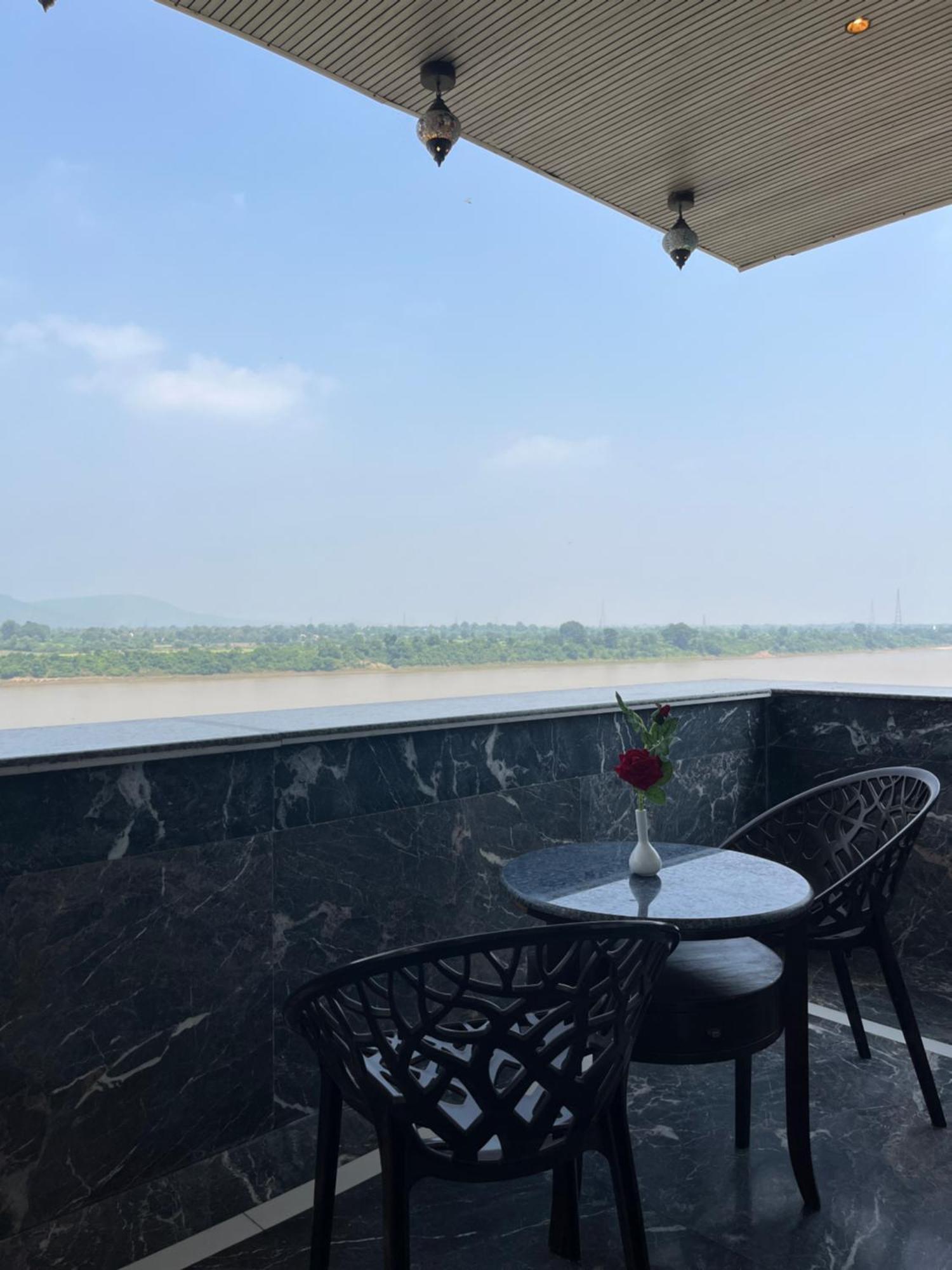 Treehouse Narmade A Riverfront Resort & Spa Narmadapuram Hoshangabad Zewnętrze zdjęcie